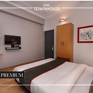 Townhouse Singapore Mall